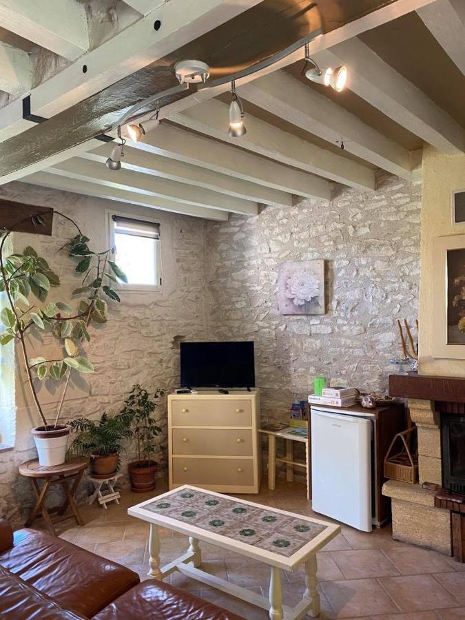 Petite maison au bord du canal Noyers-sur-Cher Extérieur photo