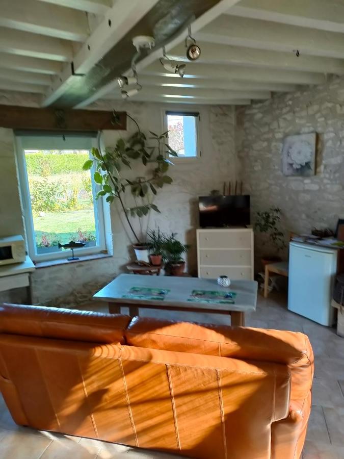 Petite maison au bord du canal Noyers-sur-Cher Extérieur photo