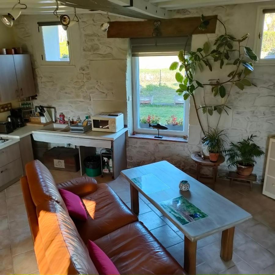 Petite maison au bord du canal Noyers-sur-Cher Extérieur photo
