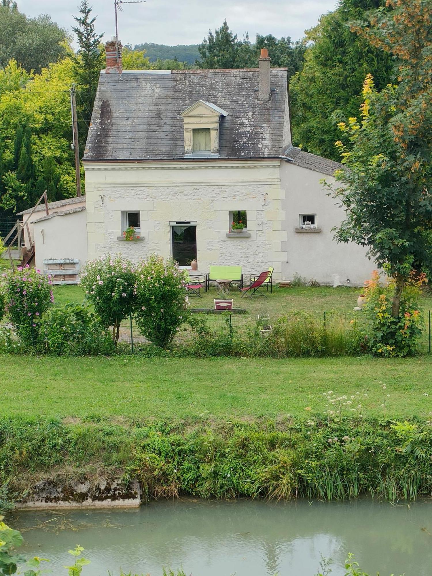 Petite maison au bord du canal Noyers-sur-Cher Extérieur photo